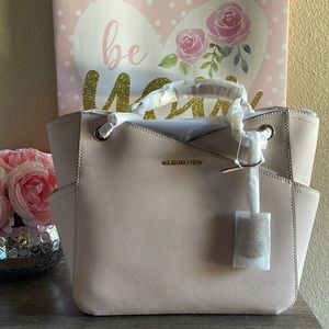 ⭐️Michael kors purse